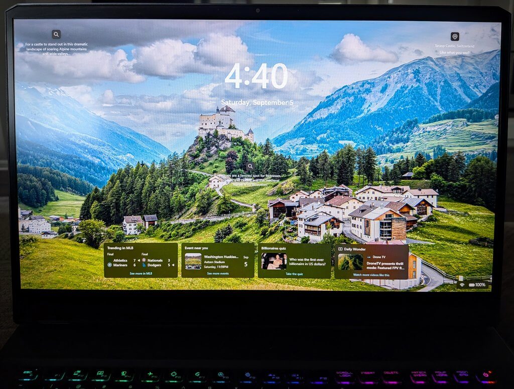 Unclutter the Windows Lock Screen